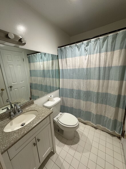 Building Photo - 101 Country Club Ct