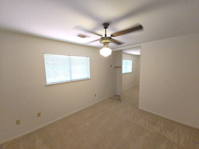 Building Photo - 25 N Mossrock Rd