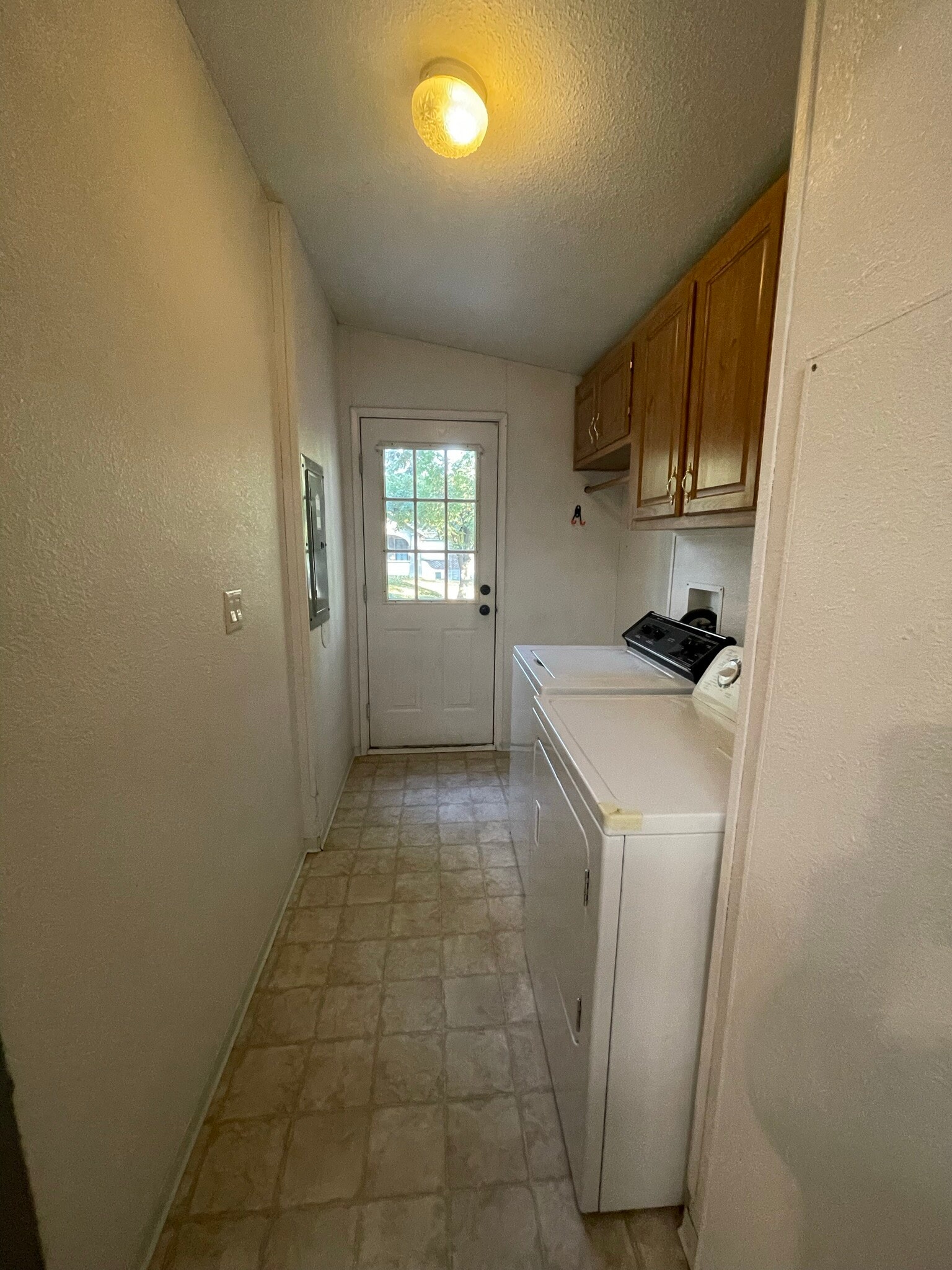 Building Photo - 301 NW Webb St