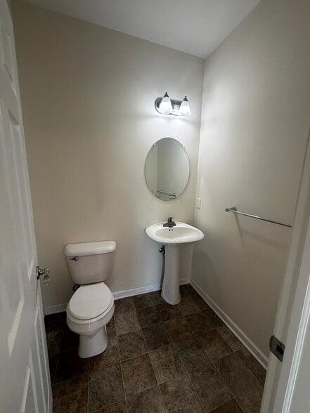 Building Photo - 1204 Admirals Walk Dr