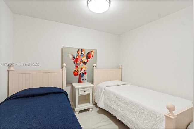 Building Photo - 6039 Collins Ave