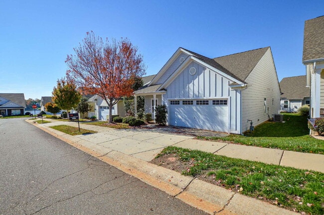 Building Photo - Modern Comfort, Flexible Living, Tailored for You 2 Bedrooms | 2 Bathrooms Edgewater| Lancaster, ...