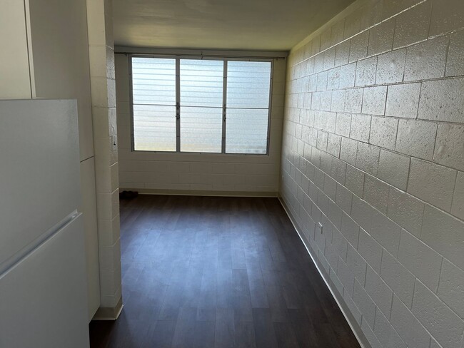 Building Photo - Pearl Manor Apts/2BD/1BA/1PK