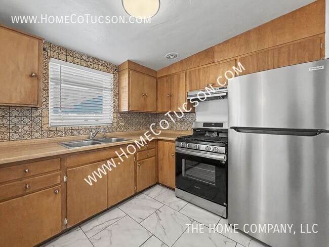 Building Photo - 6225 E Calle Aurora