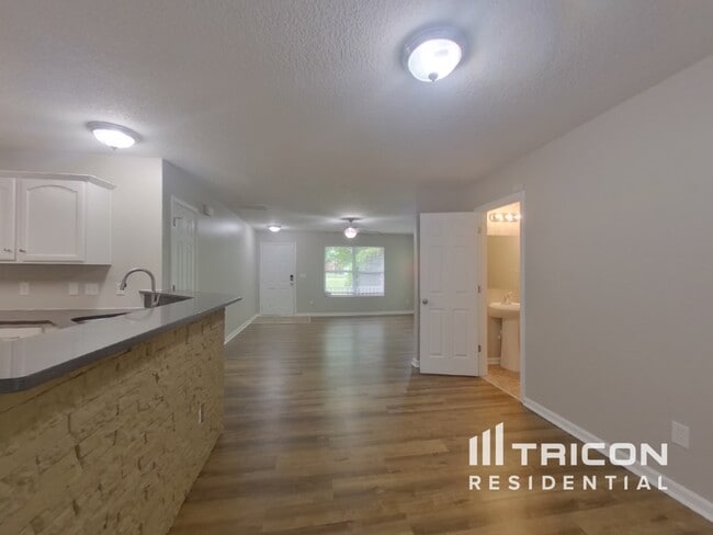 Building Photo - 1511 Brookgreen Ave