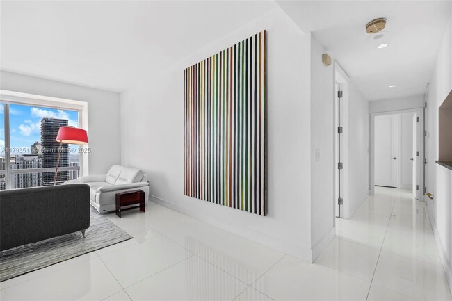Building Photo - 1425 Brickell Ave