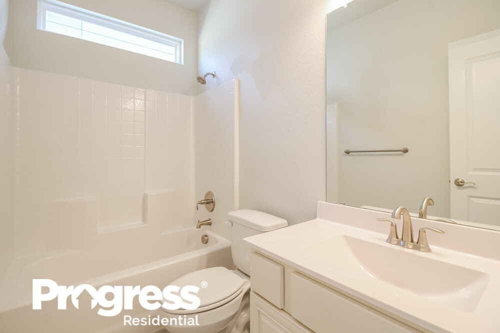 Building Photo - 2300 Paxton Way