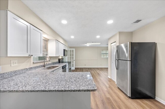 Building Photo - 3/2 with 1/1 In Law Suite in  Heritage Farms Orange Park South
