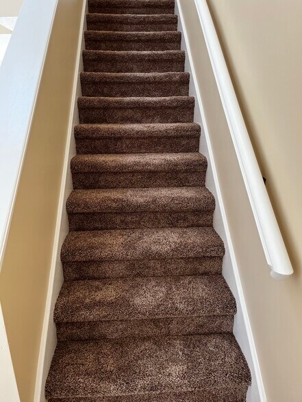 Building Photo - 9240 Crossing Dr