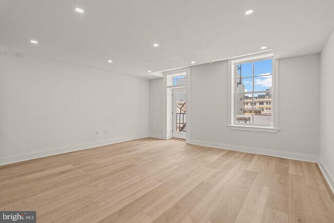 Building Photo - 253 N 3rd St