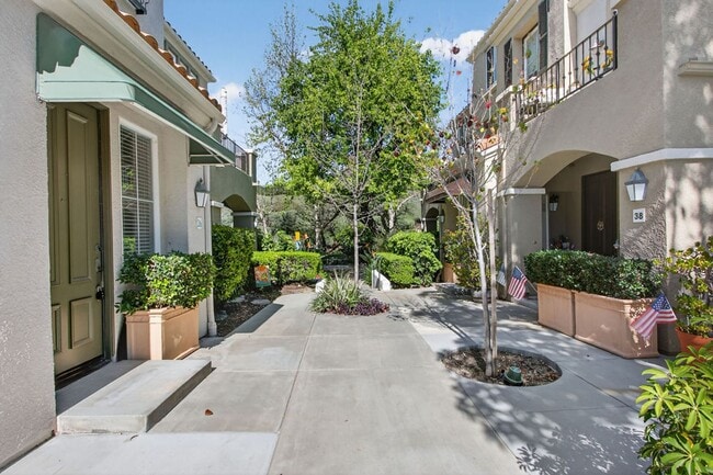 Building Photo - Bright & Updated 2 Bedroom Home with Flexible Primary Retreat and Amazing Community Amenities!