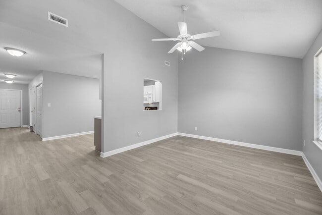 Building Photo - Updated One Level 2 Bedroom / 2 Full Bath ...