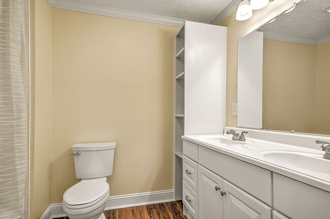 Building Photo - 2361 Hiwassee Dr