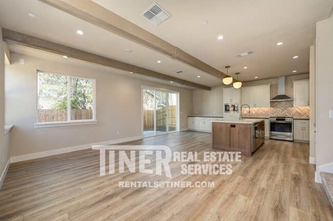 Building Photo - 8943 Fair Oaks Blvd