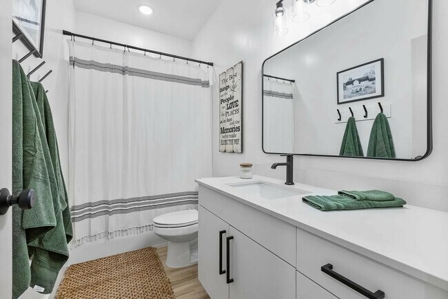 Building Photo - 3131 Fleur Dr