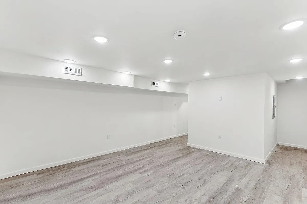 Building Photo - 507 S 63rd St