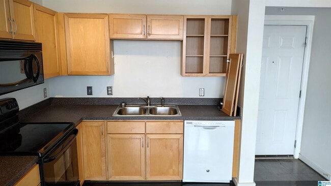 Building Photo - 2020 5th Ave S
