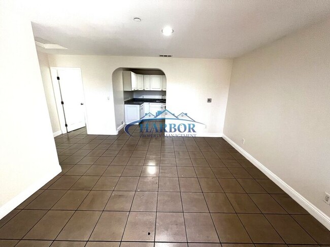 Building Photo - 1035-1043 W 253rd St