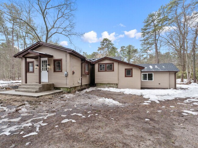 Building Photo - Beautifully Updated Home on Quiet Street in Browns Mills