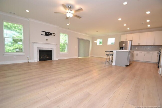Building Photo - 2129 Seneca Dr