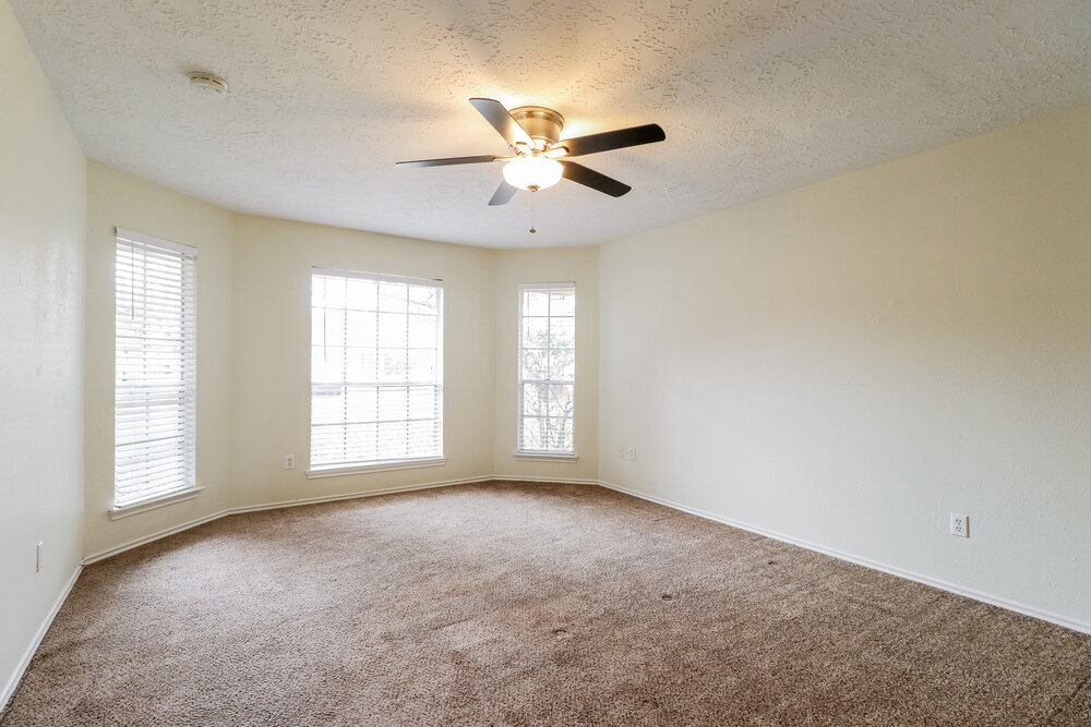 Building Photo - 20110 River Brook Dr