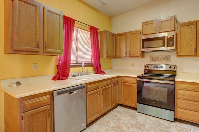 Building Photo - 3109 Las Placitas Rd