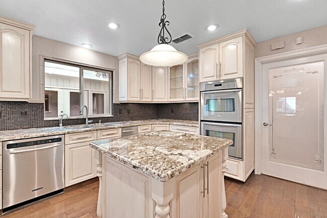 Building Photo - 1808 Cougar Ln
