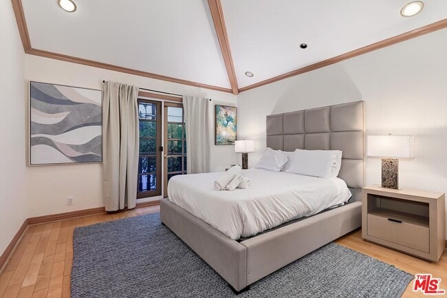 Building Photo - 133 S Swall Dr