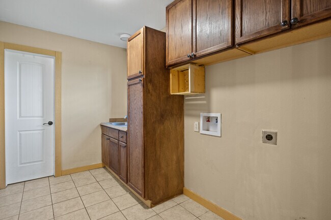 Building Photo - 256 County Rd 1450