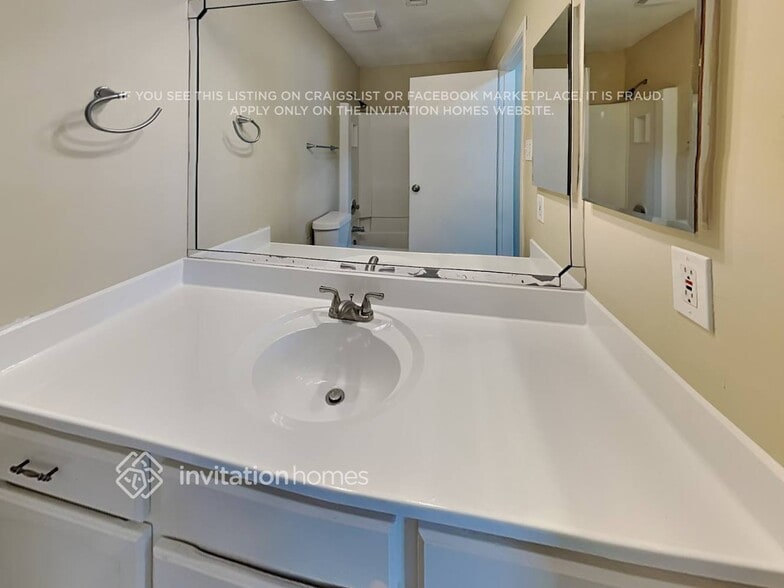 Building Photo - 2022 Oak Shores Dr