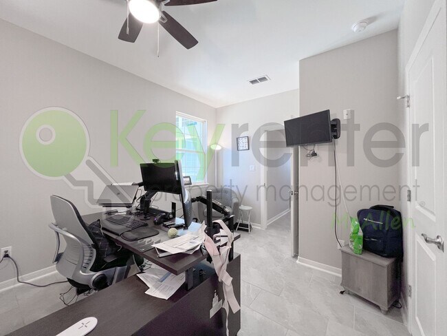Building Photo - 4708 Ensenada Ave