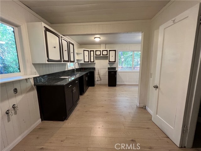 Building Photo - 782 N Village Ln