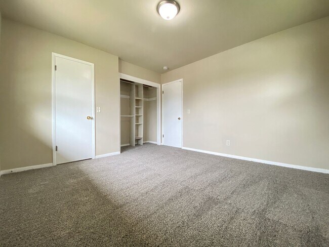 Building Photo - 3 Bedrooms 2 Full Bathrooms Finished Basem...