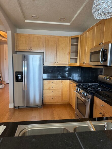 Kitchen - 40 Madison St