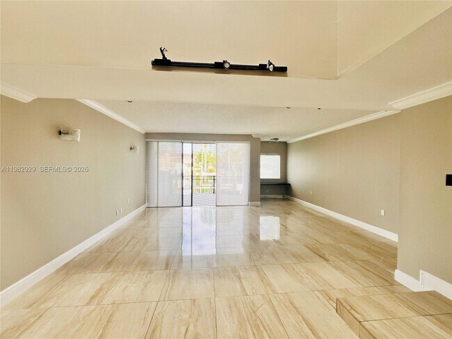 Building Photo - 253 Poinciana Island Dr