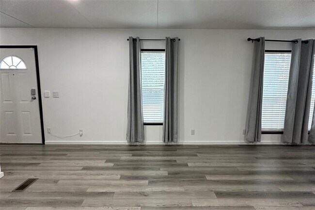 Building Photo - 1601 E Slaughter Ln