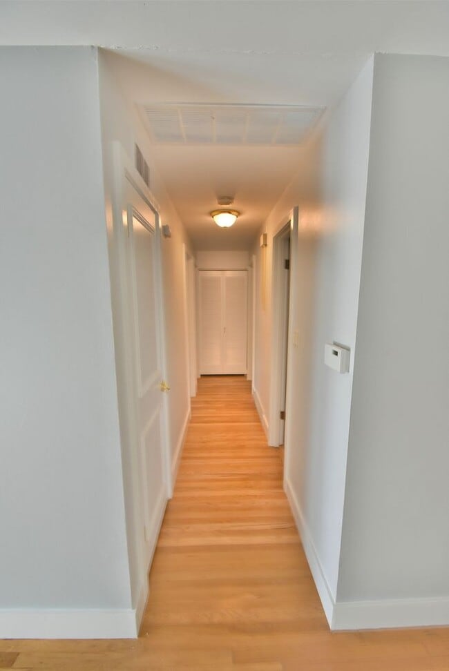 Building Photo - 3Bd/1.75Ba Bellevue House