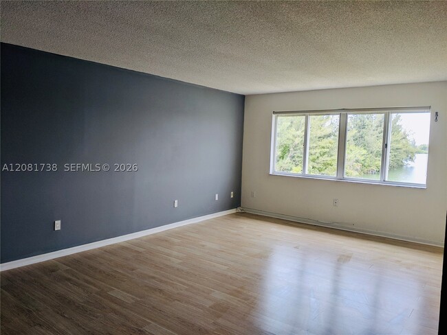 Building Photo - 14820 Naranja Lakes Blvd
