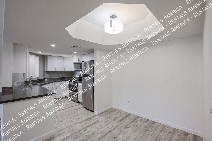 Building Photo - 4850 E Desert Cove Ave