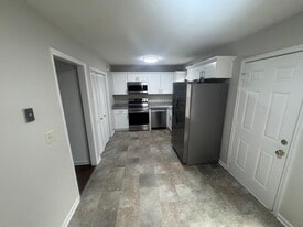 Building Photo - 1306 Huntington Dr