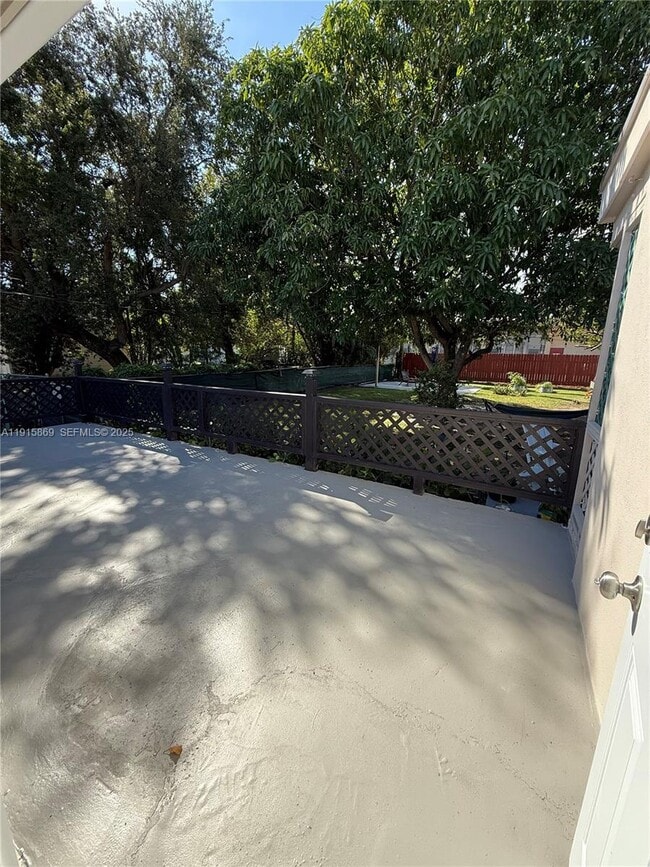 Building Photo - 2770 SW 34th Ct