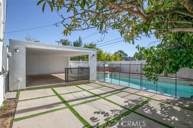 Building Photo - 528 Spencer St