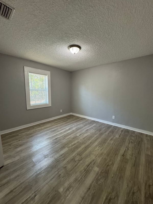 Building Photo - 5432 Tyler Ave