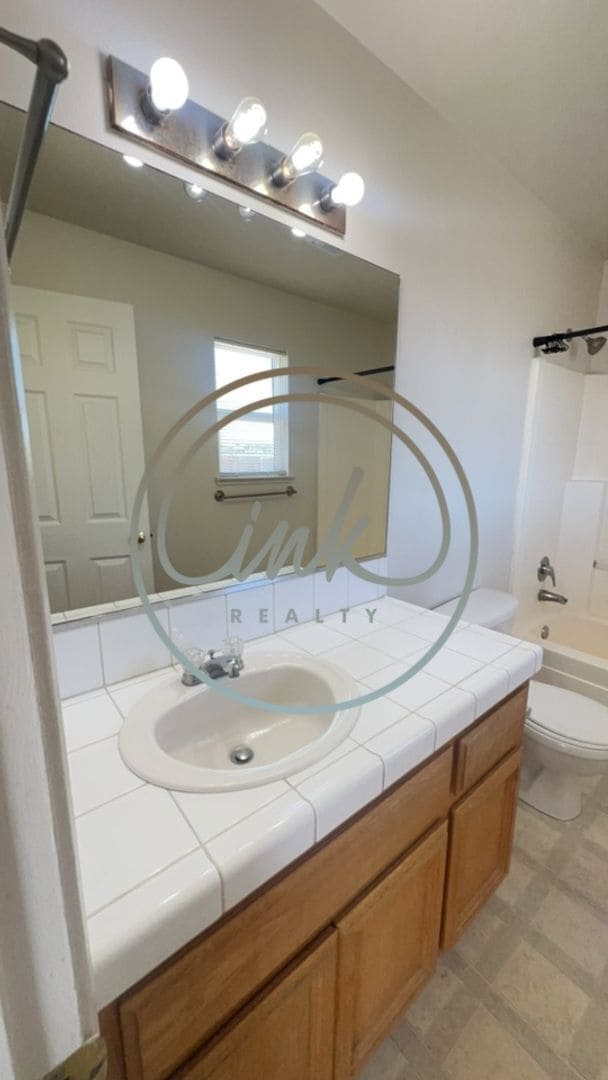 Building Photo - Three Bedroom Single Family Home in Fernle...