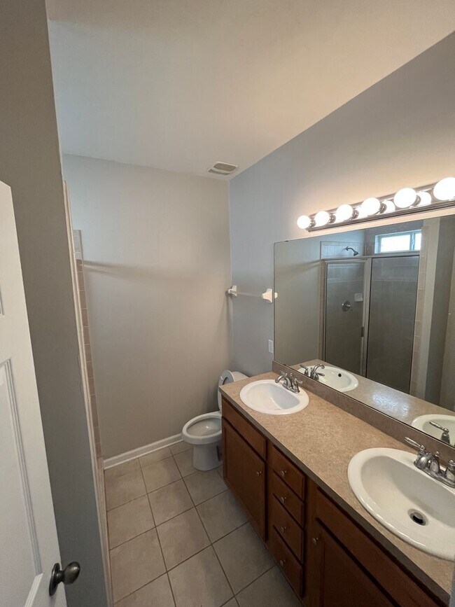 Building Photo - 5600 Hampton Hill Cir