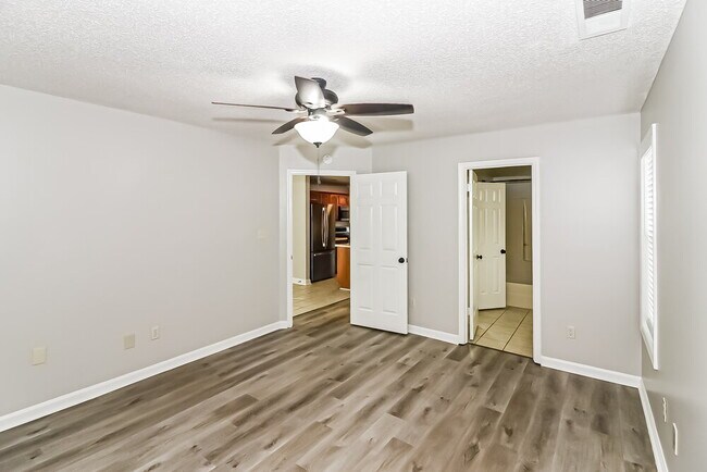 Building Photo - 9587 Chi Chi Ln