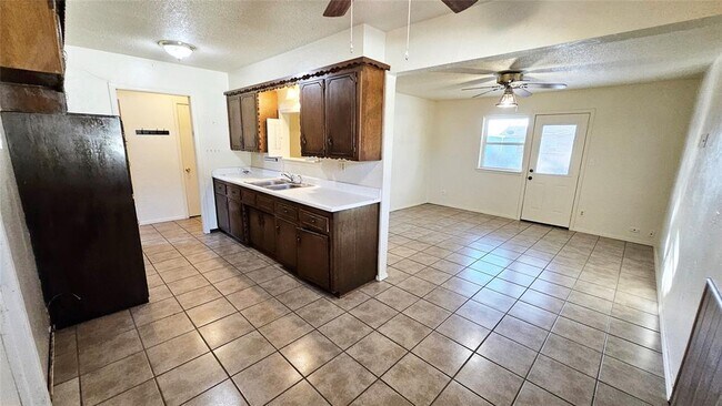 Building Photo - 132 SW 11th St