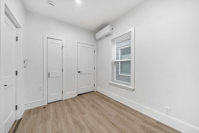 Building Photo - 92 Willow St