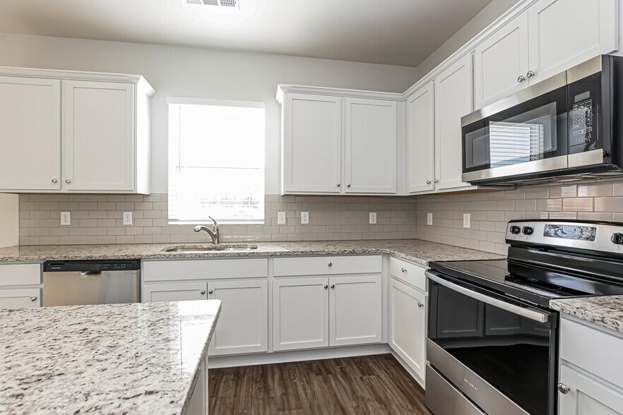 Building Photo - 610 Samuel Lee Ln