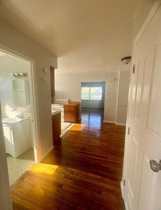 Building Photo - 2553 W North Bend Rd